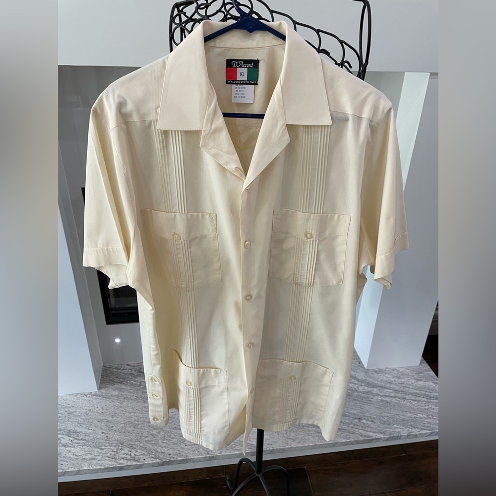 D’Accord Guayabera Mexican Wedding Men’s Short Sleeved Shirt